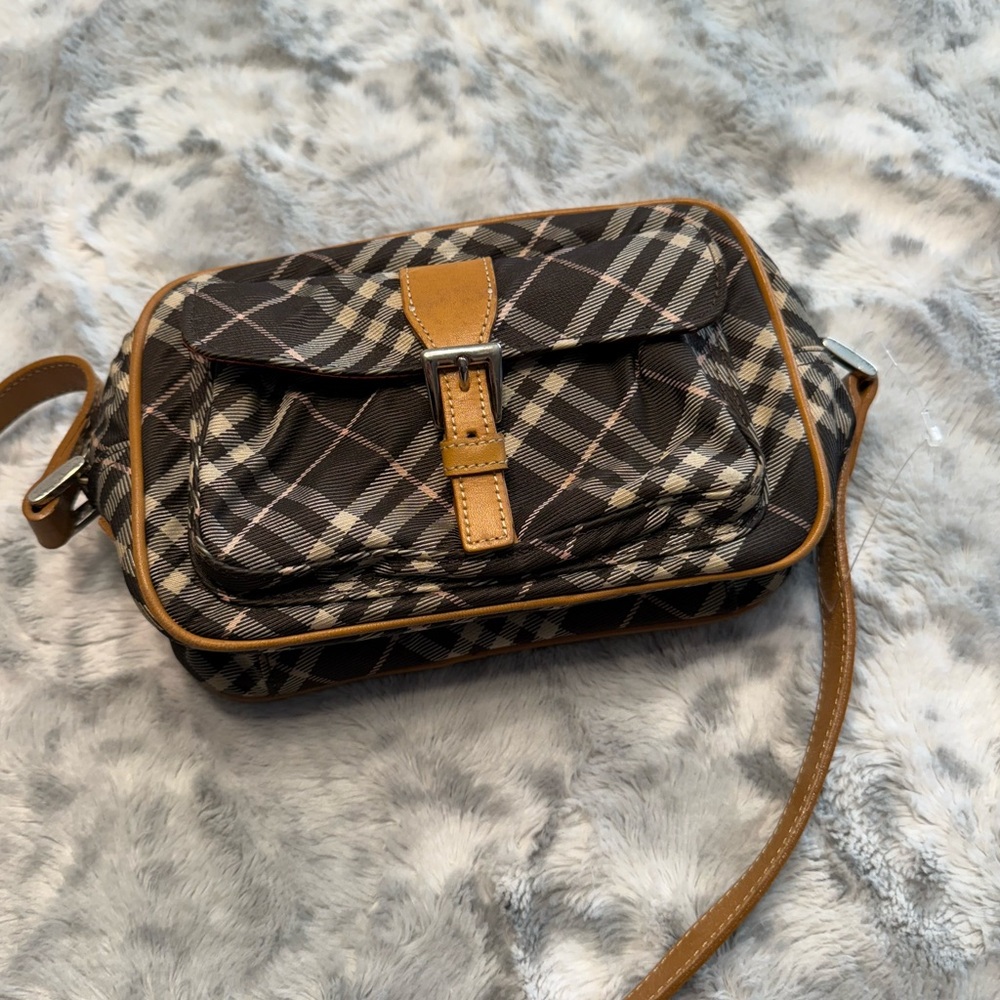 Burberry sling bag